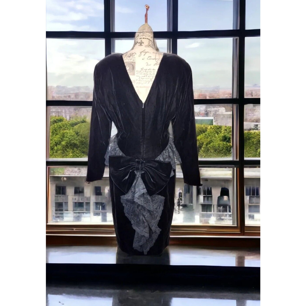 Vintage CC Courtenay Black Velvet Dress Lace, Bow, 8 Formal Cocktail Holiday LBD